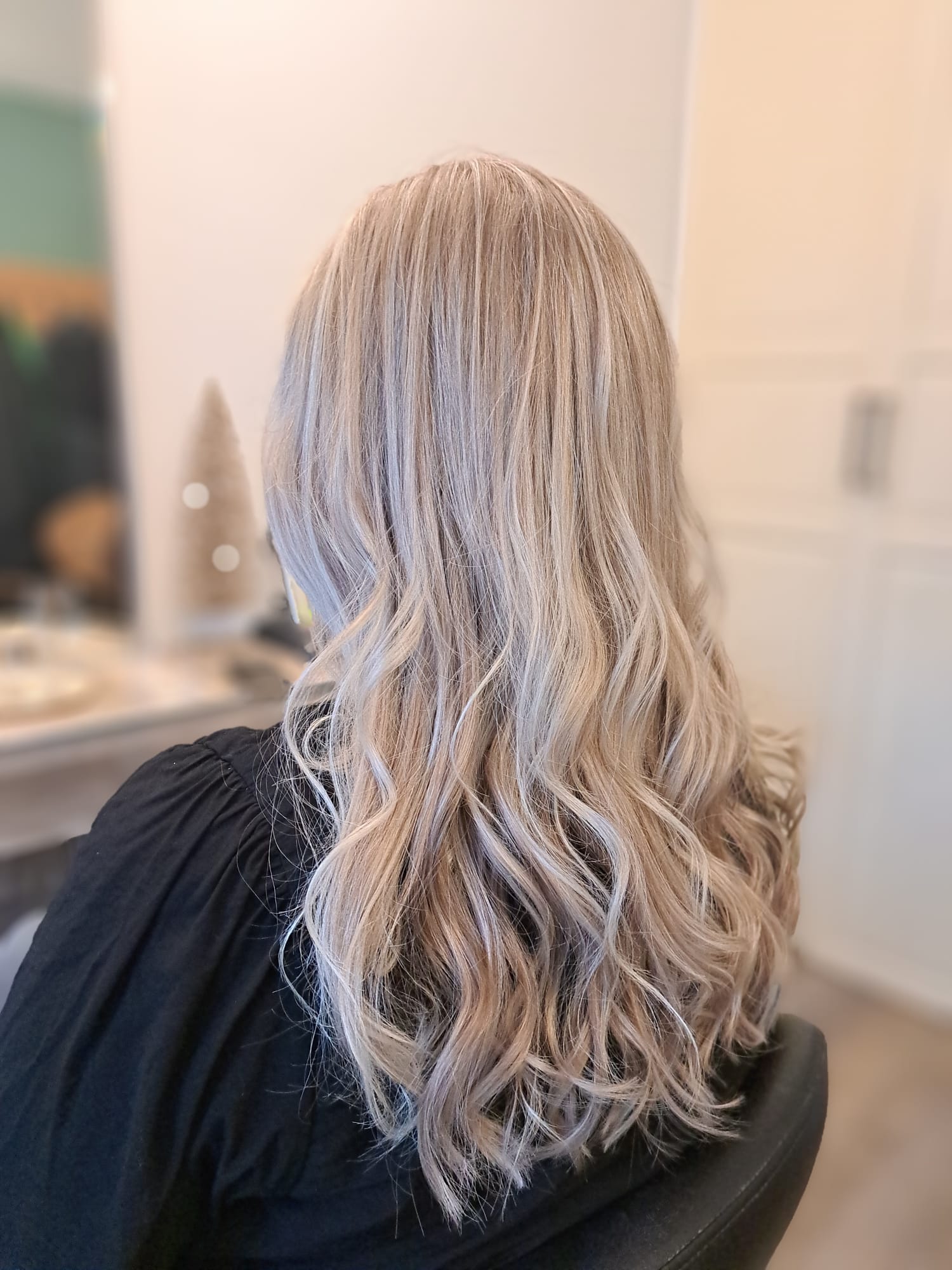 Lang blond haar met losse golven